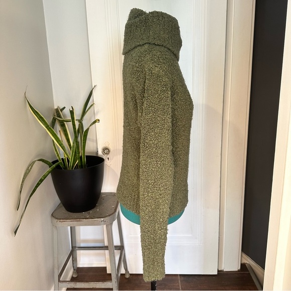 Abercrombie & Fitch Womens Small green Turtleneck Sweater Cozy - Picture 7 of 15